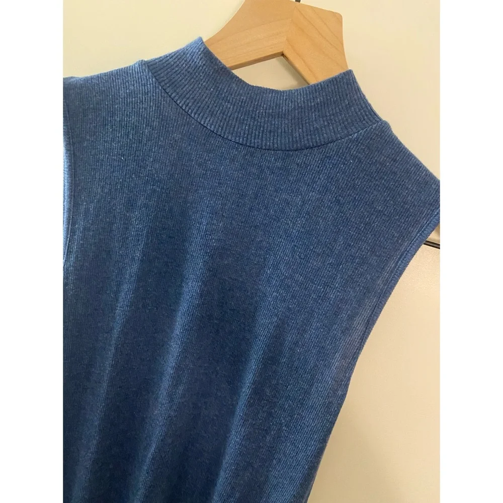 GAP Ribbed Mock Neck Tank - Picture 5 of 6